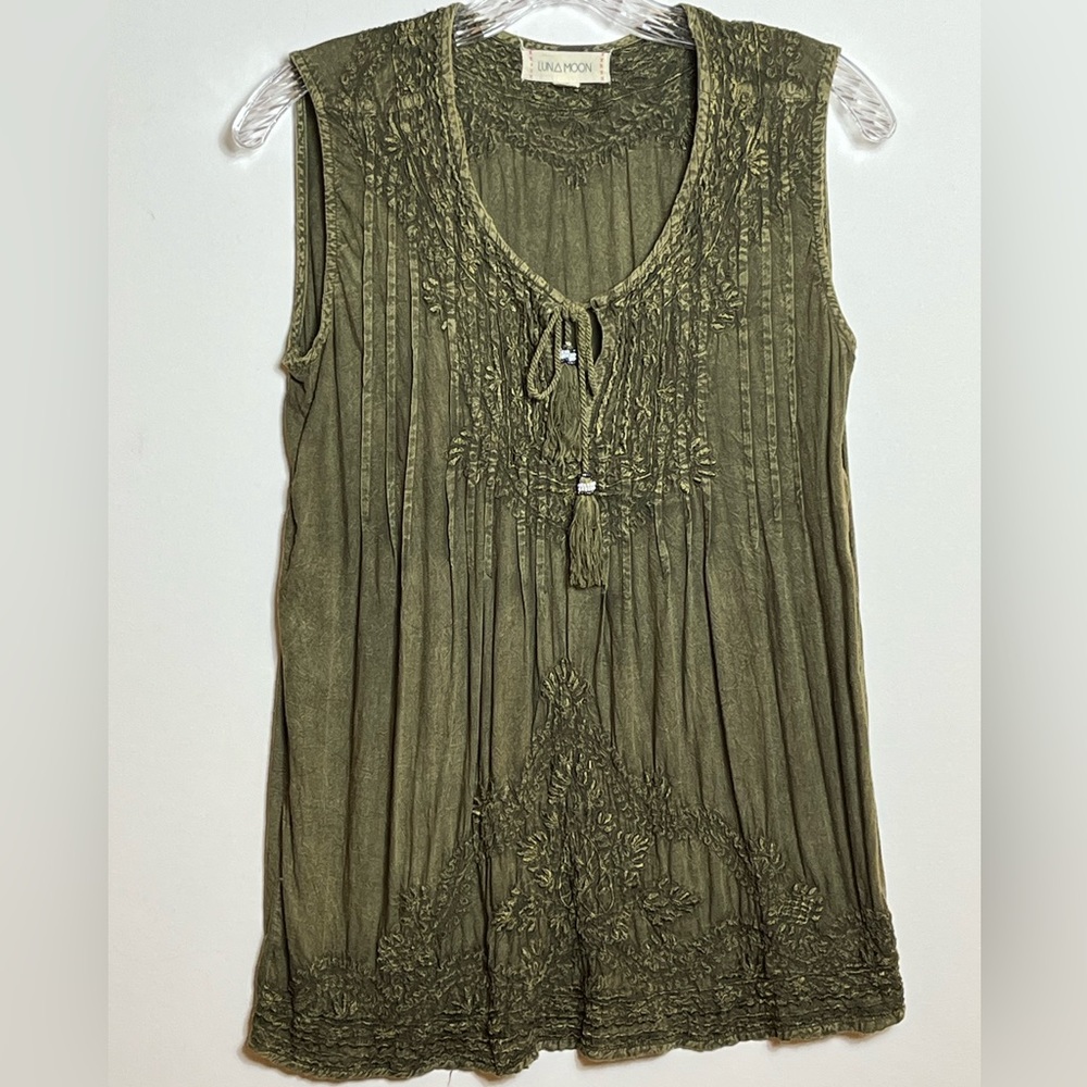 Luna Moon Olive Green Women’s Sleeveless Embroidered Pleated Tassel Top Size S